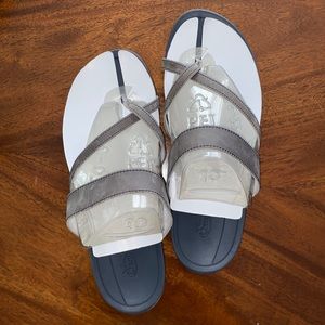NIB Chaco gray leather sandals